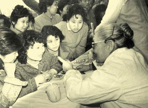 致敬“四川百年百杰科学家”（四）|妇产医学先驱者乐以成：悬壶济世60年，为妇女同胞解除疾病痛苦