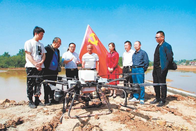 科技老专家田间地头讲党史