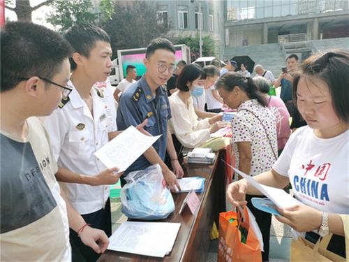 武胜县地方海事处积极开展水上交通行业安全生产月宣传活动