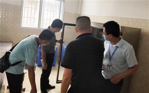 岳池县市场监督管理局“周三查餐厅”走进中考集中就餐点