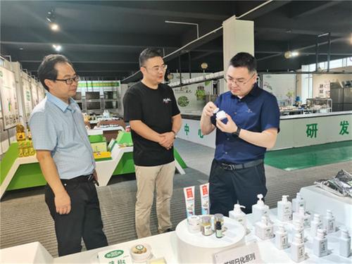 岳池县县委常委、政法委书记孙彪峰到食品生产企业督导安全生产工作