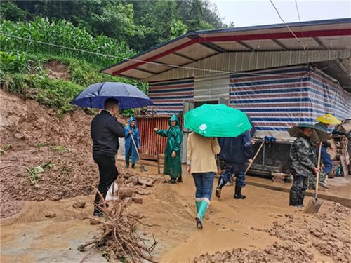 高塔镇：干群同心战灾情