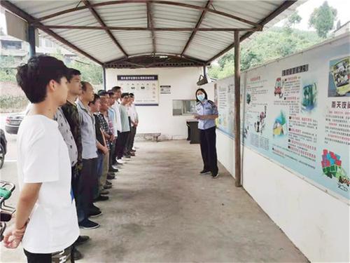 邻水县交警走进驾校开展交通安全宣传活动