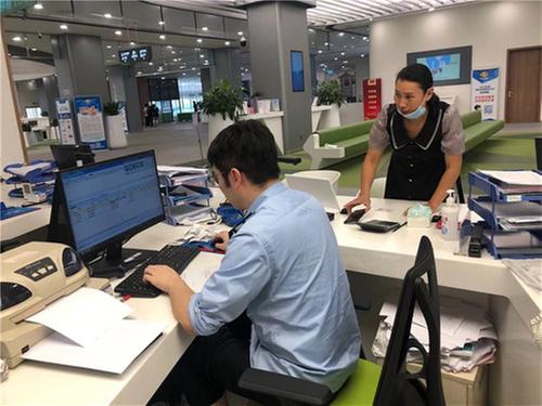 彭山区“红绿黄”三色服务破除中梗阻，让群众办事不受堵