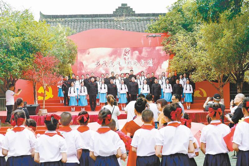 忆光辉历程 颂百年伟业