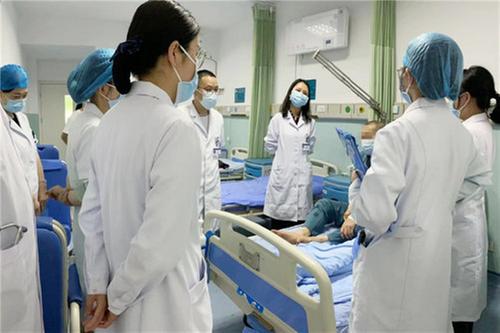 华西医院感染性疾病中心专家指导广安医院开展新技术