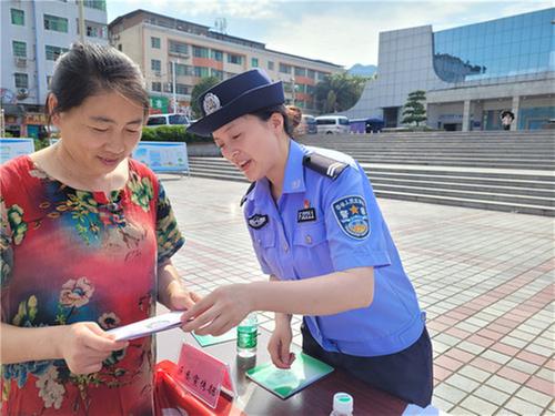 前锋公安开展“食品安全宣传周”集中宣传活动