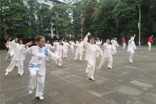 武胜县开展“百年华诞喜同庆 太极健身颂党恩”庆祝活动