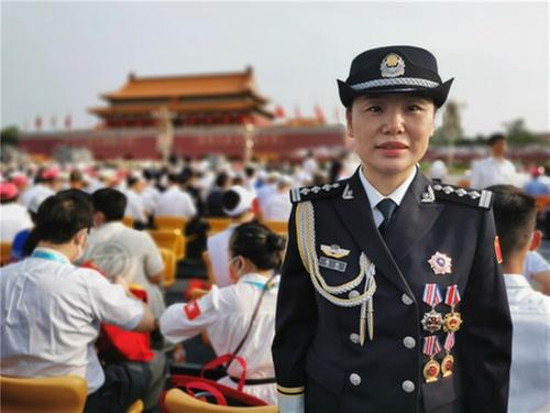 南充公安英模现场观礼建党百年庆典