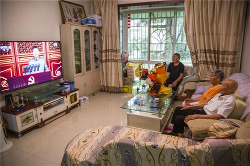 彭山区党员群众集中收看庆祝中国共产党成立100周年大会