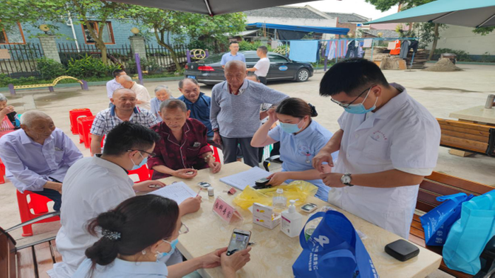 内江市科技局组织开展“学党史办实事，暖心义诊慰问”活动