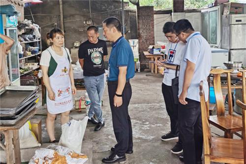 岳池县市场监督管理局“周三查餐厅”走进农家乐