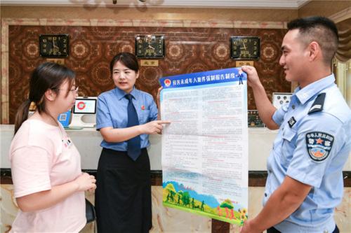 广安区检察院积极宣传“强制报告制度”