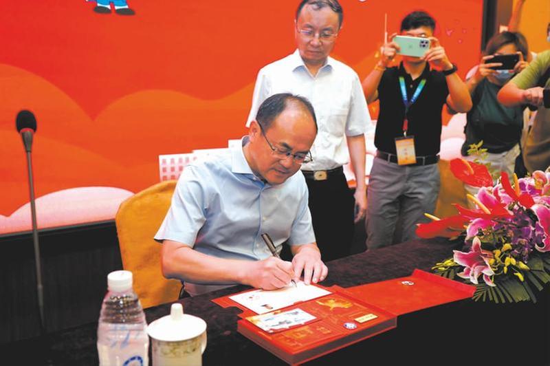 四川首封录取通知书从电子科大发出