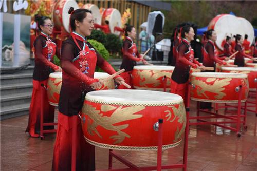 丹棱老峨山“开山迎客”