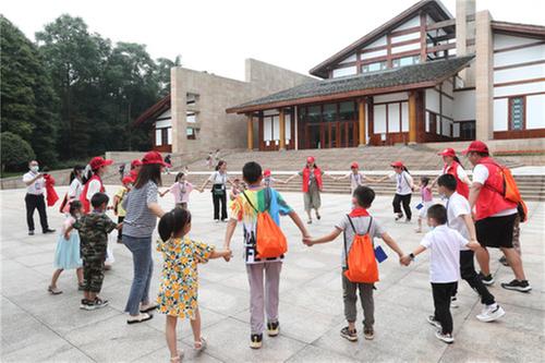 广安爱众志愿者开展暑期关爱留守儿童陪伴计划