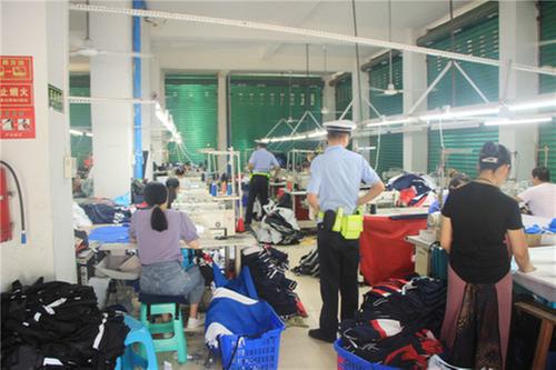 邻水县交警走进工业园区开展交通安全宣传活动