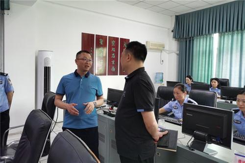 邻水县副县长、公安局长杨军到交警大队督导检查工作