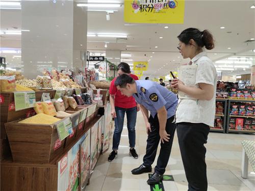 东坡区市场监管局推出“周三查餐厅 周四查市场”行动