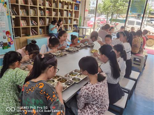 青神县：为园区企业职工子女免费开办托管班