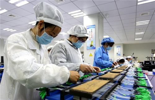 产业提档升级  项目龙头带动