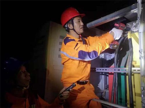 公义镇：“最帅逆行者”盛恩利参与电力抢险获称赞