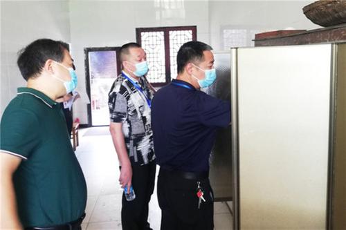 岳池县市场监督管理局“周三查餐厅”走进寺庙道观食堂