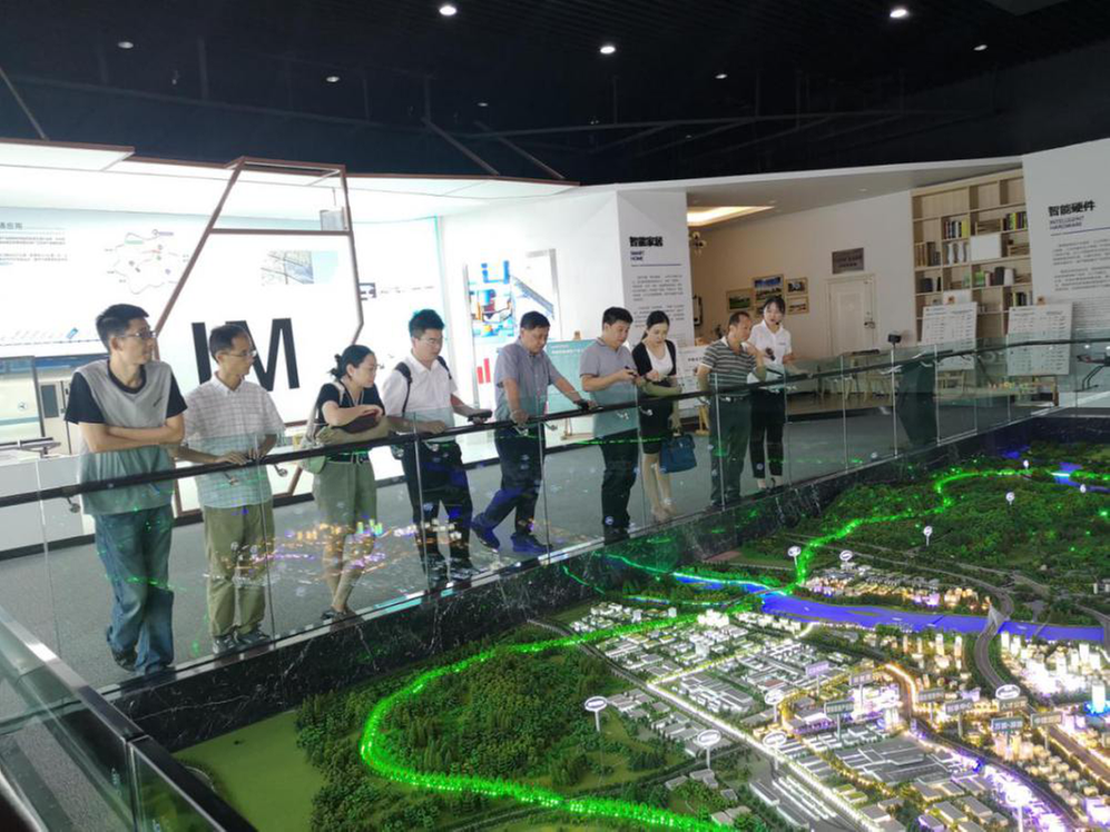 北京清研智造集团副总裁罗琪一行到新津考察