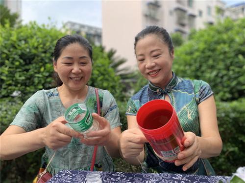 青神县：倡导低碳生活 “竹里姐妹”玩转旧物改造  