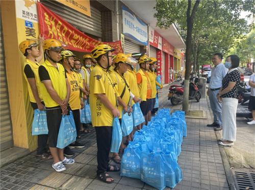 防暑降温 青神有“凉”策