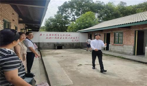 乐山市科协组织党员参观红色基地学党史