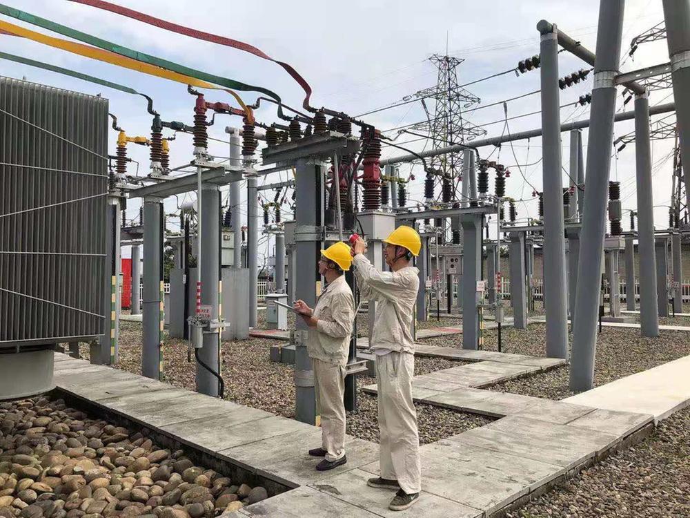国网武胜县供电公司整治变压器“高烧”隐患 提高供电保障