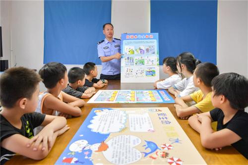 广安区：暑期防溺水 民警来支招