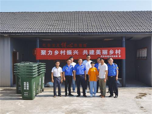 武胜县综合行政执法局：党员干部结对帮扶 助力建设美丽乡村