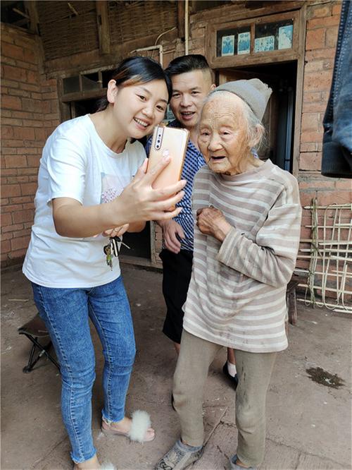 张场镇：为民解难办实事