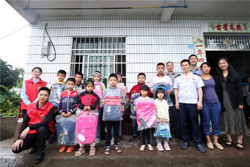 广安经开区税务局开展“税润童心 爱育红苗”关爱留守儿童行动
