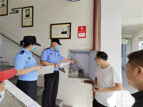 广福派出所开展开学前校园安全大检查