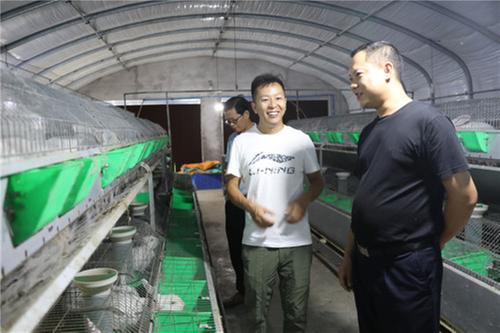 把发展放在心尖上的“第一书记”