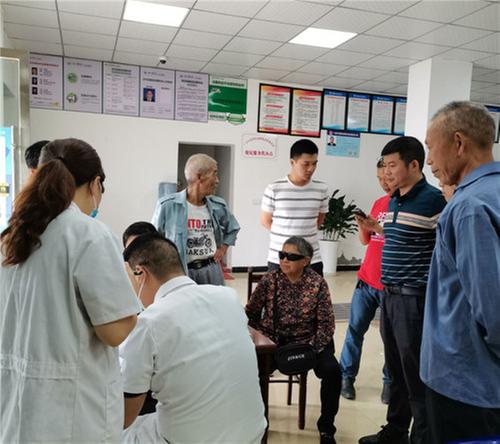 广安经开区新桥街道开展苗接种“禁忌”判定+“上门”接种工作