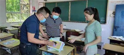 巴州区梁永小学秋季开学工作接受督导检查