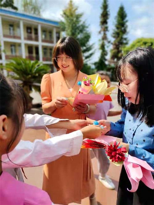 高塔镇：金盆小学举行第37个教师节茶话会