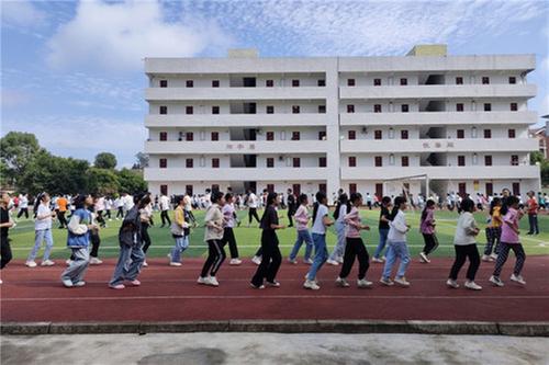 观塘初中常态化开展“快乐健康跑”大课间活动