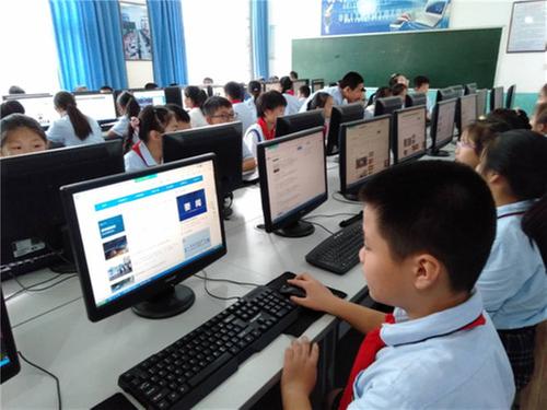 彭山二小开展“校园科技周”活动