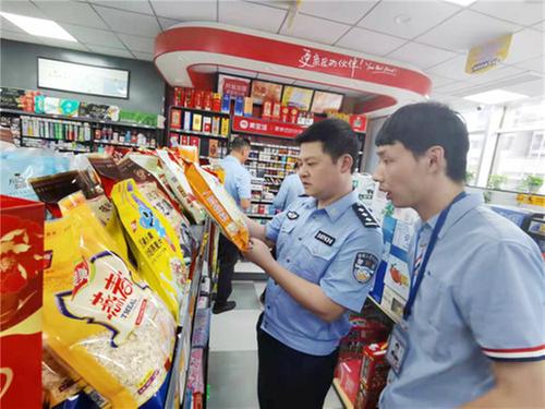 华蓥市多部门联合开展烟草和食品联合执法检查