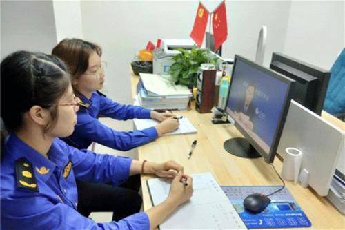 武胜县综合行政执法局组织观看习近平法治思想报告会