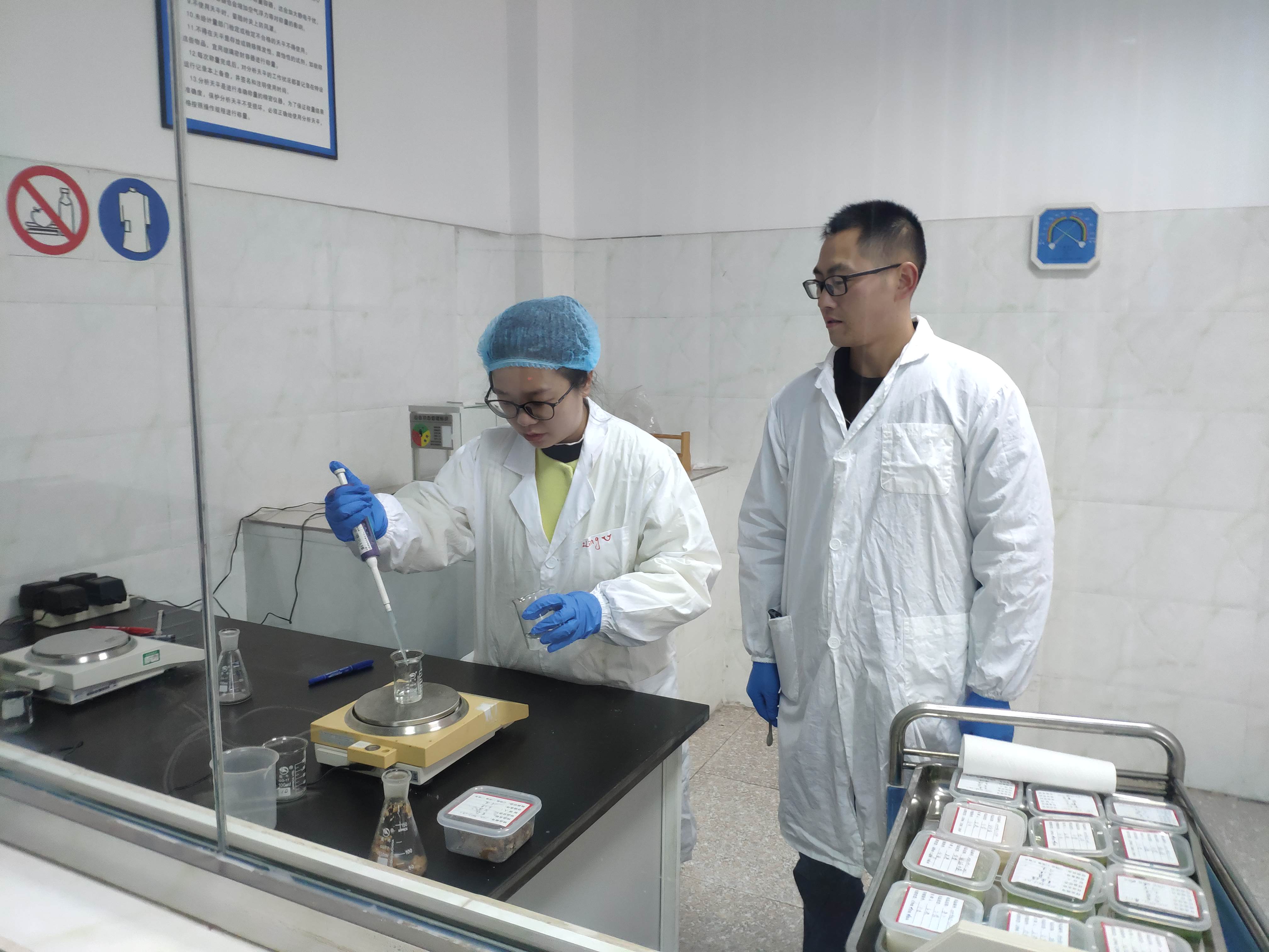 洪雅县：食品安全有保障 吃得放心又舒畅