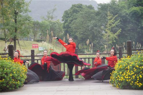 四川省“我们的节日·重阳”孝老爱亲，寿孝传承示范活动在彭山举行