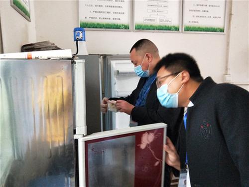 岳池县市场监管局“周三查餐厅”走进养老机构食堂