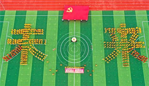 前锋小学开展少先队分批入队试点示范活动