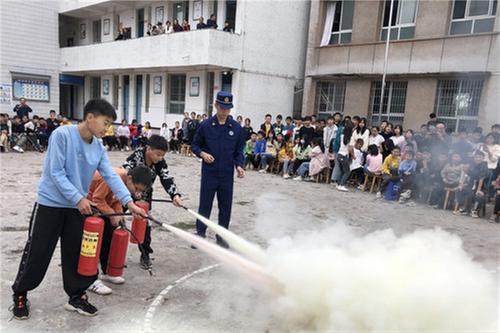 鼓匠初中开展消防安全进校园宣传活动